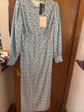 Veiled Blue Floral Maxi Dress with V-Neck and Long Sleeves